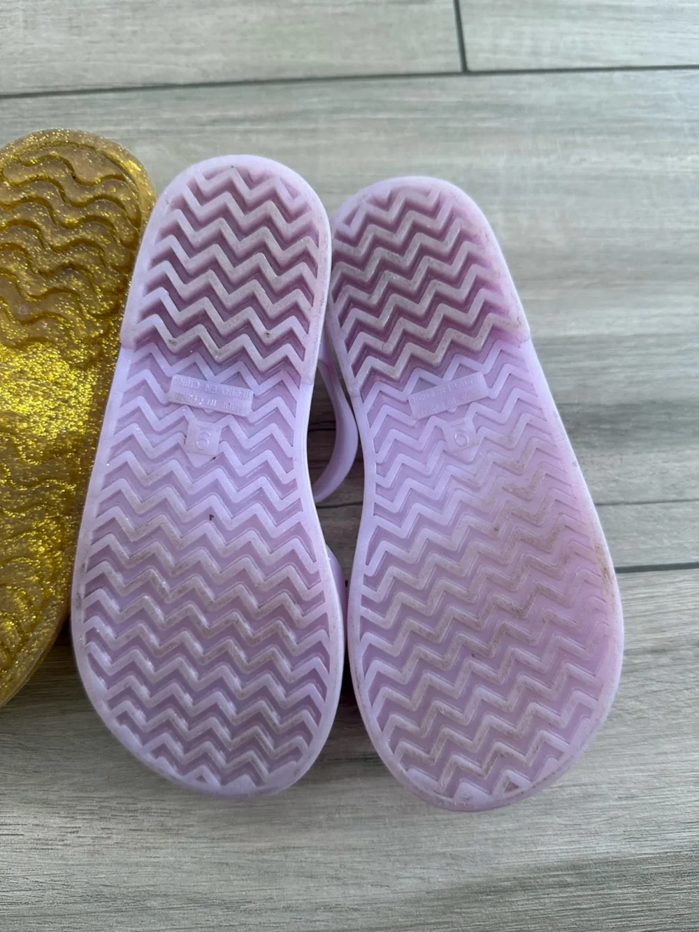 Cat & Jack Gold Glitter Sandals & Old Navy Lavender Floral Jelly Sandals size 9 - Picture 5 of 5